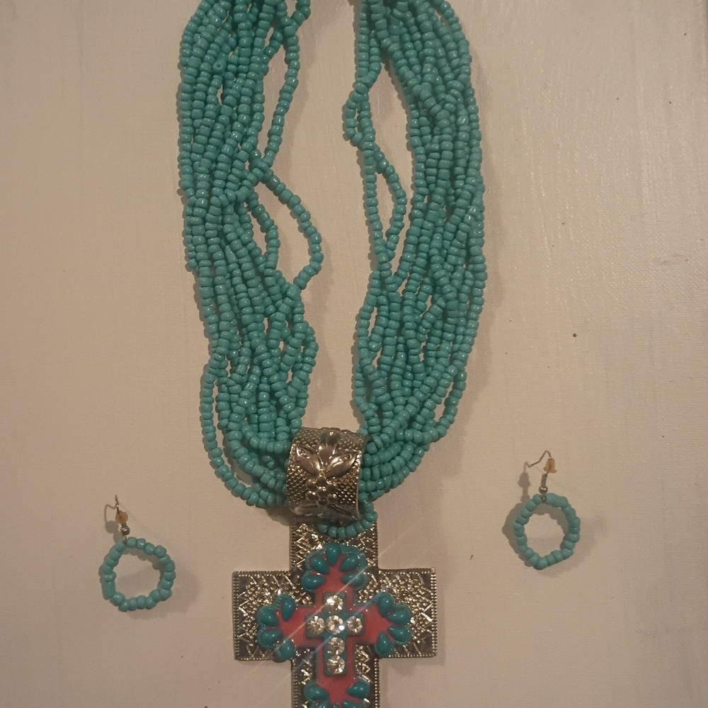 Turquoise Beaded Necklace with Silver Accents